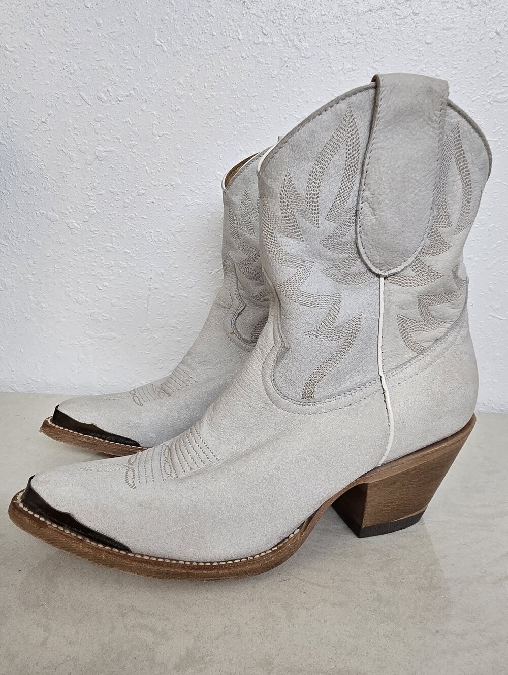 Idyllwind Gray Suede Short Western Cowboy Boots Pointed Toe Size 6.5 - Picture 4 of 5